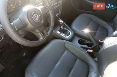 Седан Volkswagen Jetta 2011 в 