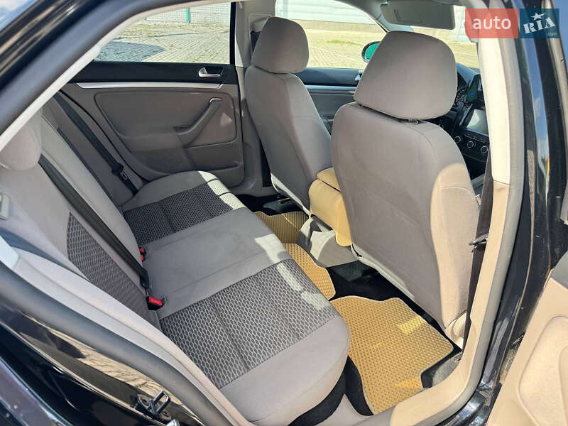 Седан Volkswagen Jetta 2009 в Харкові