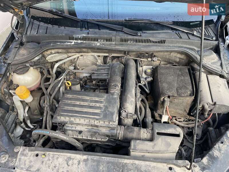 Седан Volkswagen Jetta 2016 в Львові