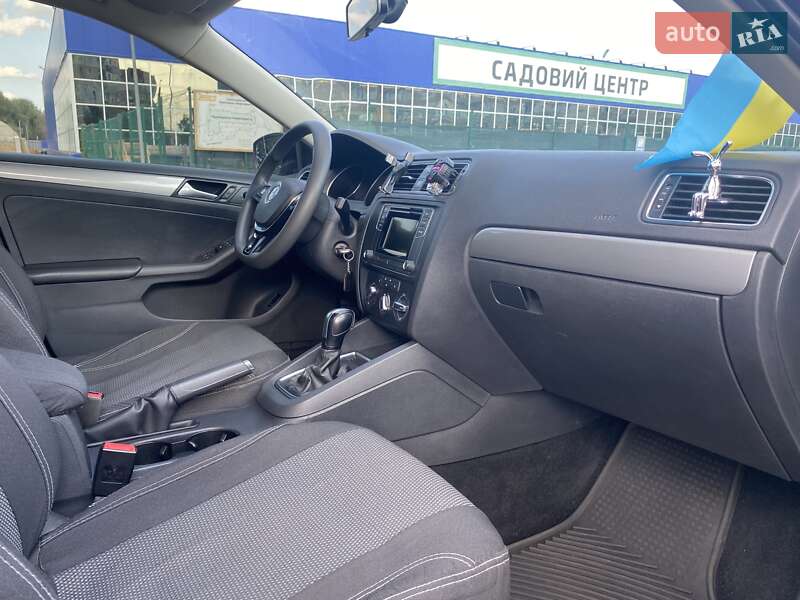 Седан Volkswagen Jetta 2016 в Сумах