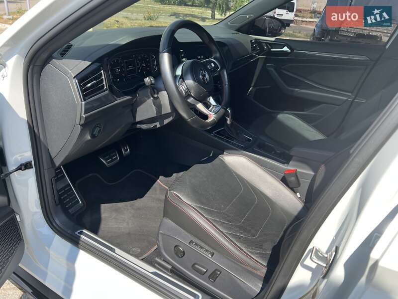 Седан Volkswagen Jetta 2019 в Днепре