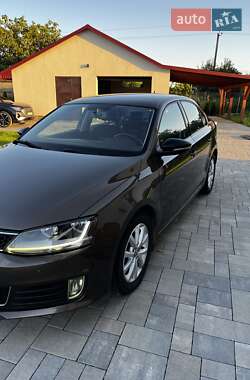 Седан Volkswagen Jetta 2013 в 