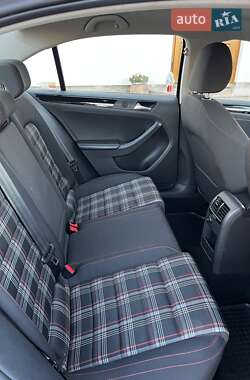 Седан Volkswagen Jetta 2013 в 