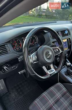 Седан Volkswagen Jetta 2013 в 