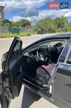 Седан Volkswagen Jetta 2010 в 