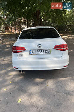 Седан Volkswagen Jetta 2015 в 