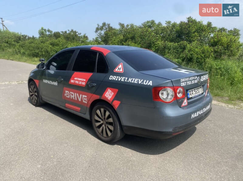 Седан Volkswagen Jetta 2006 в Києві