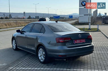Седан Volkswagen Jetta 2016 в 
