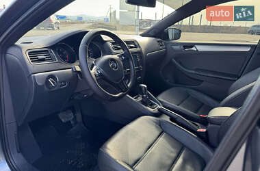 Седан Volkswagen Jetta 2016 в 