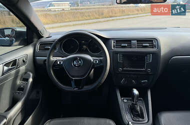 Седан Volkswagen Jetta 2016 в 