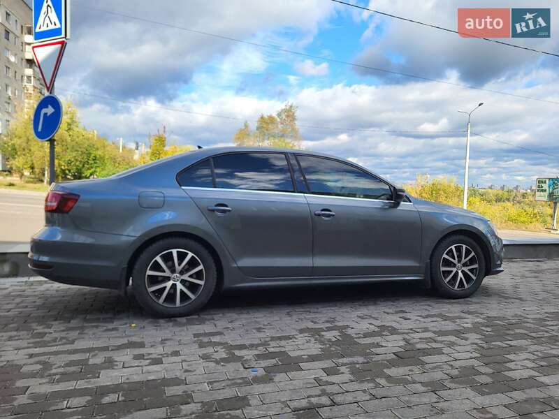 Седан Volkswagen Jetta 2017 в Сумах