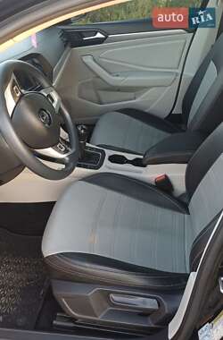 Седан Volkswagen Jetta 2019 в 