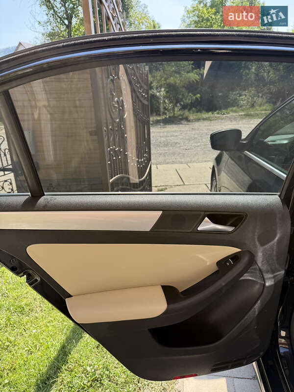 Седан Volkswagen Jetta 2014 в Хусті