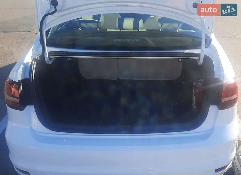 Седан Volkswagen Jetta 2016 в Боярке