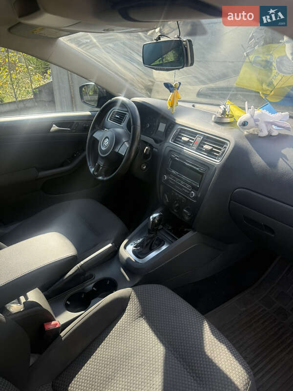 Седан Volkswagen Jetta 2012 в Харькове