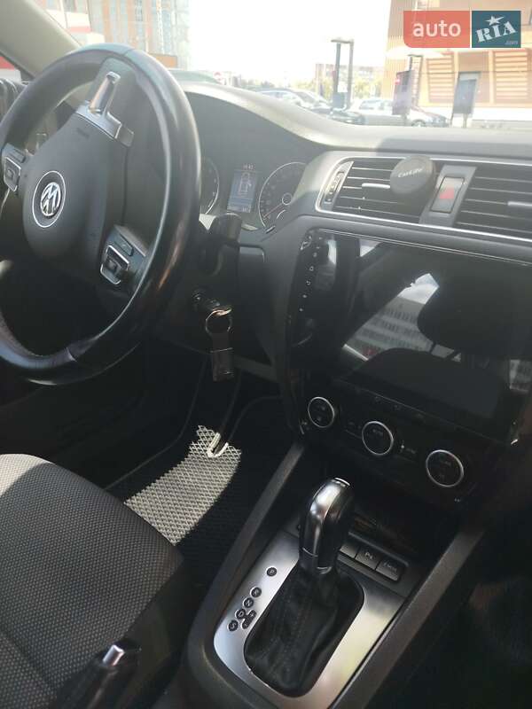 Седан Volkswagen Jetta 2013 в Львове