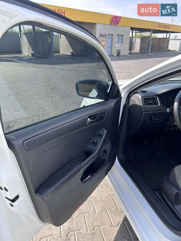 Седан Volkswagen Jetta 2014 в Луцьку