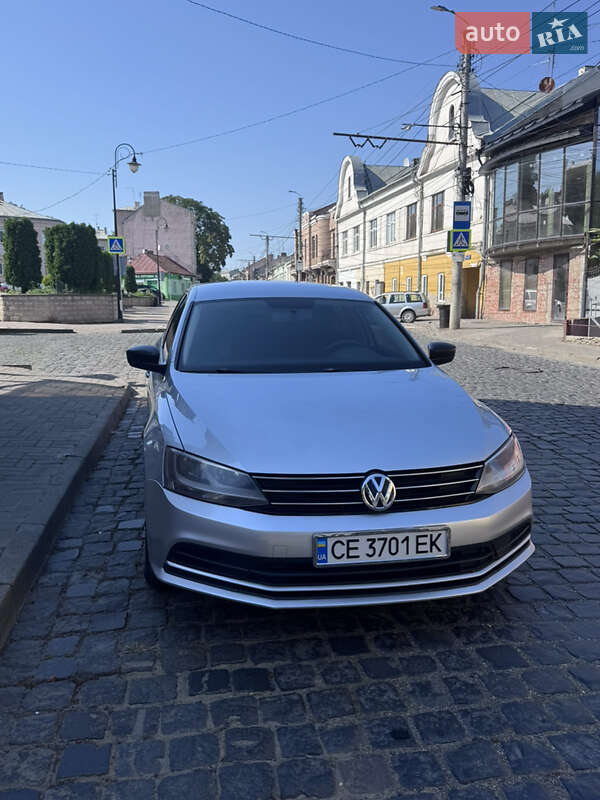 Седан Volkswagen Jetta 2015 в Чернівцях