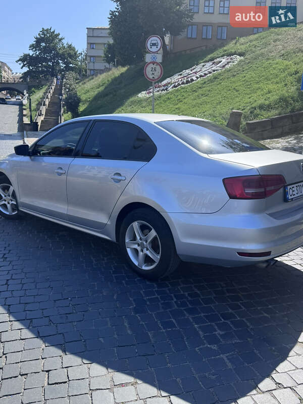 Седан Volkswagen Jetta 2015 в Чернівцях