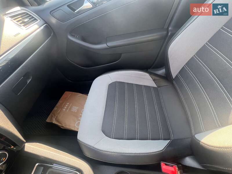 Седан Volkswagen Jetta 2016 в Киеве фото 19 Седан Volkswagen Jetta 2016 в Киеве