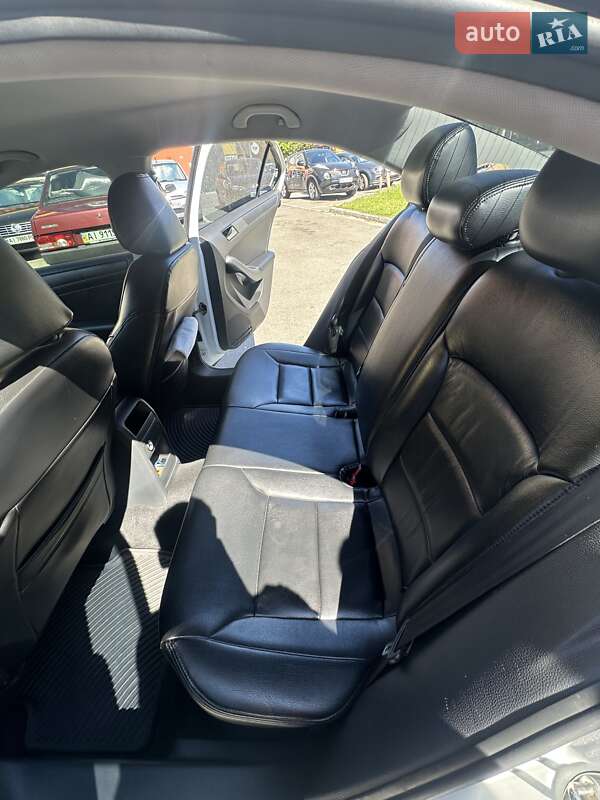 Седан Volkswagen Jetta 2015 в Киеве