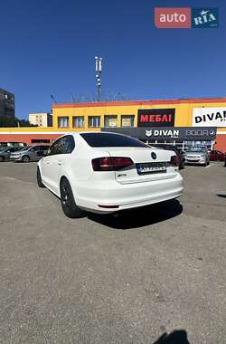 Седан Volkswagen Jetta 2015 в 