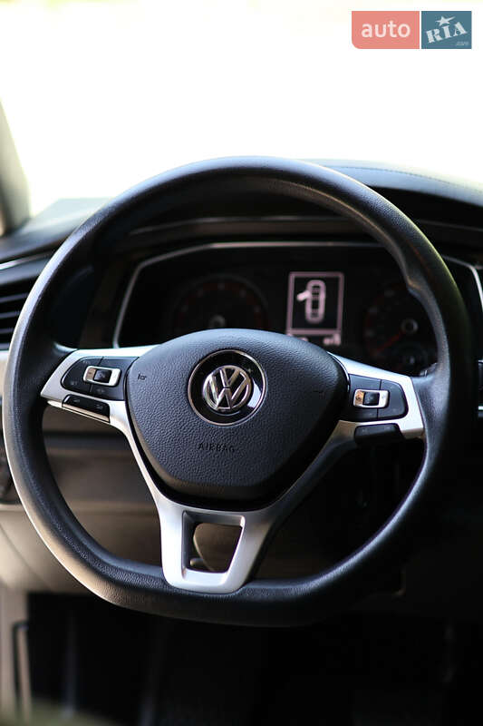 Седан Volkswagen Jetta 2018 в Львове