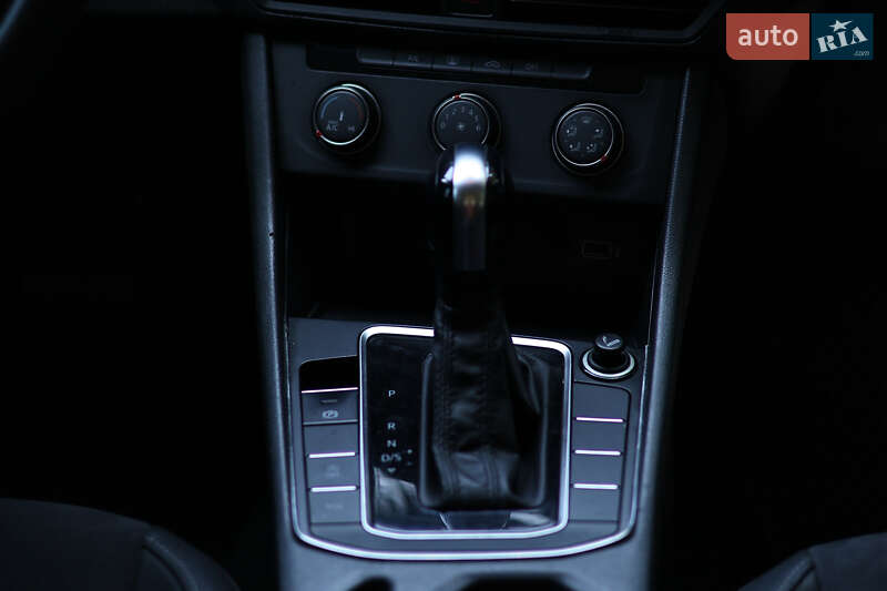 Седан Volkswagen Jetta 2018 в Львове