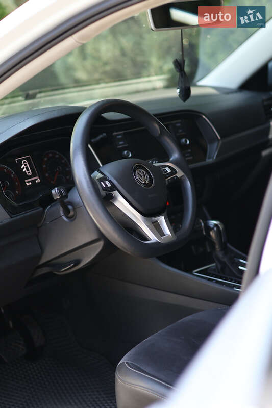 Седан Volkswagen Jetta 2018 в Львове