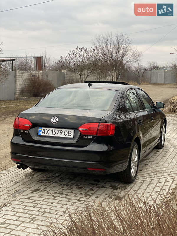 Седан Volkswagen Jetta 2011 в Харькове
