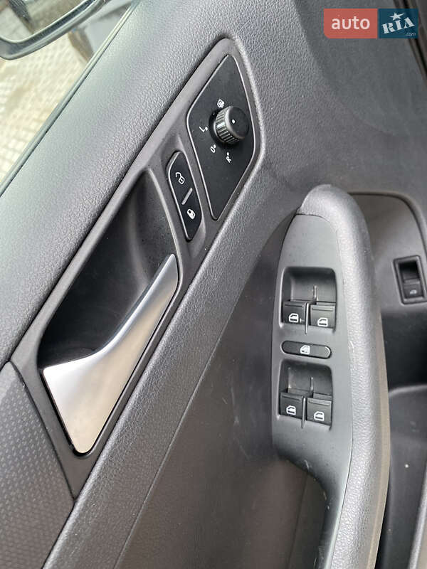 Седан Volkswagen Jetta 2011 в Харькове