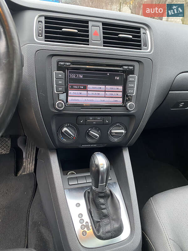 Седан Volkswagen Jetta 2011 в Харькове
