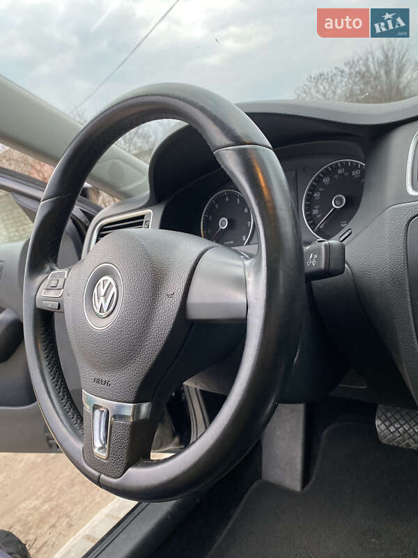 Седан Volkswagen Jetta 2011 в Харькове