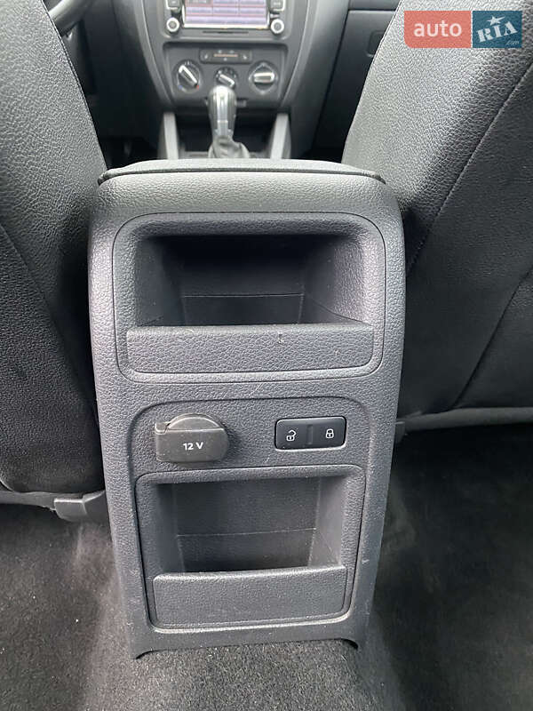 Седан Volkswagen Jetta 2011 в Харькове