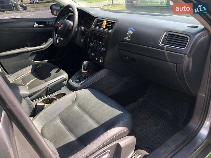 Седан Volkswagen Jetta 2012 в Харькове