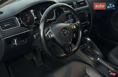 Седан Volkswagen Jetta 2016 в 