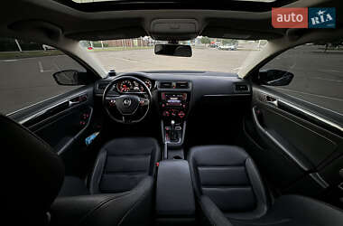Седан Volkswagen Jetta 2016 в 
