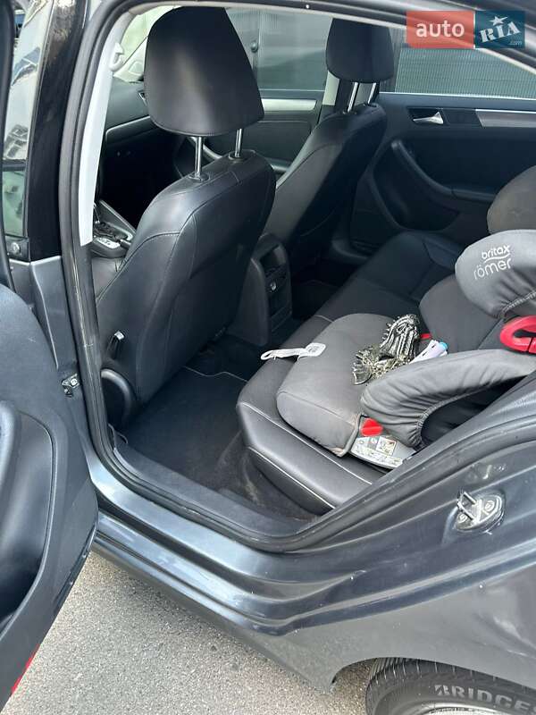 Седан Volkswagen Jetta 2014 в Днепре