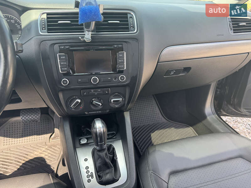 Седан Volkswagen Jetta 2013 в Кропивницькому