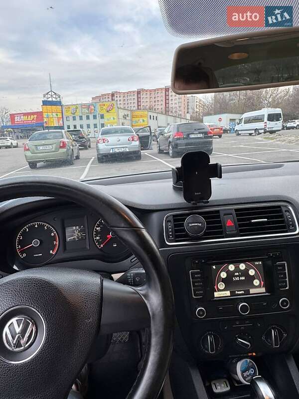 Седан Volkswagen Jetta 2011 в Києві
