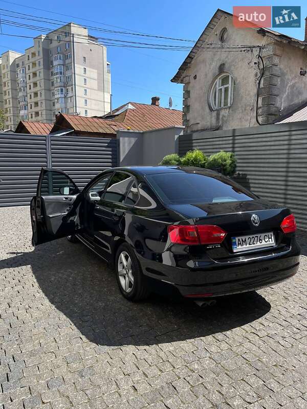 Седан Volkswagen Jetta 2014 в Житомирі фото 3 Седан Volkswagen Jetta 2014 в Житомирі