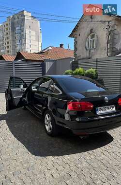 Седан Volkswagen Jetta 2014 в 