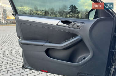 Седан Volkswagen Jetta 2013 в 
