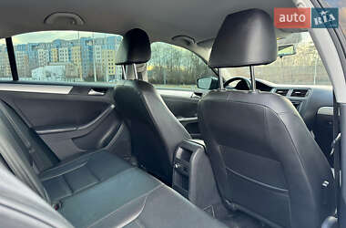 Седан Volkswagen Jetta 2013 в 