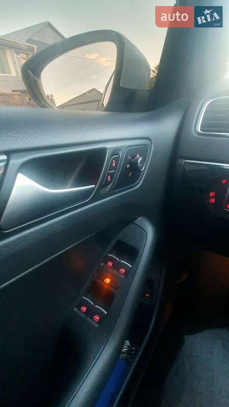 Седан Volkswagen Jetta 2016 в Тетієві фото 3 Седан Volkswagen Jetta 2016 в Тетієві