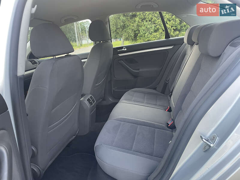 Седан Volkswagen Jetta 2007 в Дубно