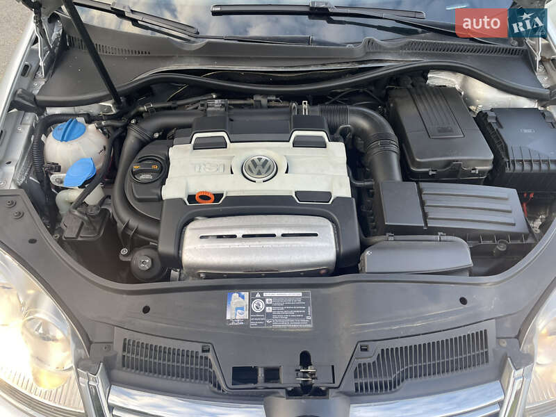 Седан Volkswagen Jetta 2007 в Дубно