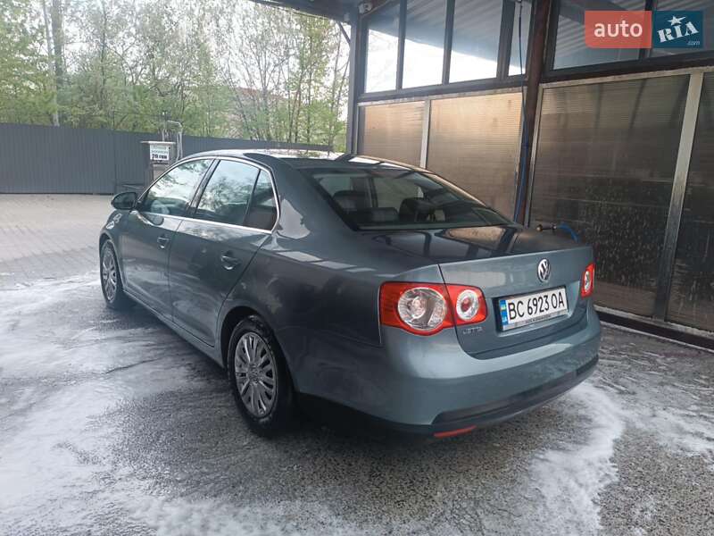 Седан Volkswagen Jetta 2009 в Львові