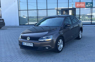 Седан Volkswagen Jetta 2011 в Хусте