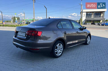 Седан Volkswagen Jetta 2011 в 